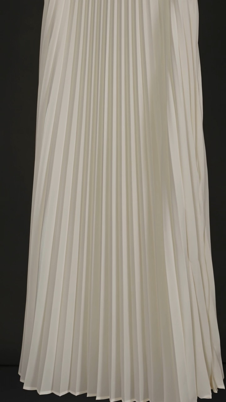 Film 08 — pleated skirt, counted folds